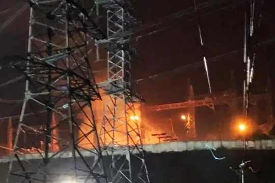 Nhanh chóng xử lý vụ cháy trạm biến áp 500 KV thủy điện Hòa Bình 