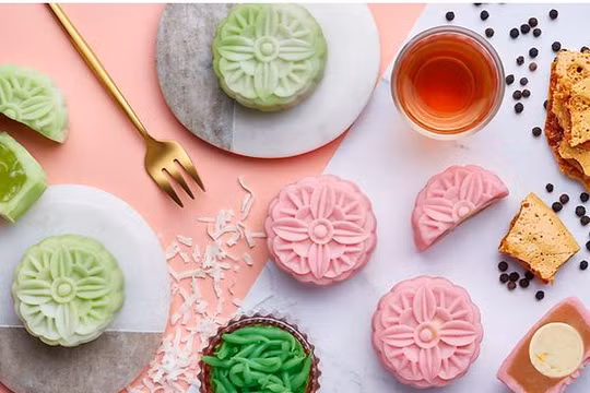 Thưởng thức 10 phong cách làm bánh Trung thu năm 2019 tại châu Á. Ảnh CNA