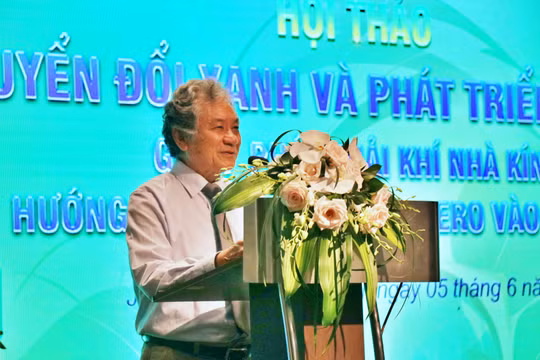 PGS.TS Trương Mạnh Tiến, Ủy viên Đoàn Chủ tịch VUSTA – Tổng Biên tập Tạp chí Kinh tế môi trường phát biểu tại hội thảo. Ảnh: Phương Thảo.