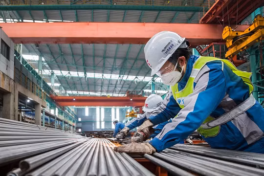 12 doanh nghiệp tôn mạ và ống thép nội địa sẽ bị thiệt hại nghiêm trọng nếu áp thuế chống bán phá giá thép cán nóng Trung Quốc. Ảnh: Bloomberg.