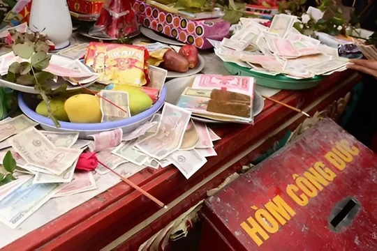 Tổng số tiền công đức thực thu trong năm 2023 là 4.100 tỷ đồng. Ảnh minh họa.