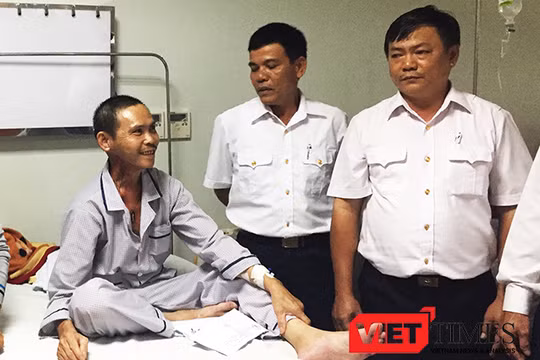 Nụ cười hiếm hoi của người cựu binh Gạc Ma Dương Văn Dũng khi được bên đồng đội