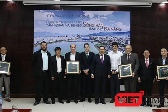 Sáng 3/12, UBND TP Đà Nẵng đã chính thức công bố và trao giải cho Cuộc thi Ý tưởng quy hoạch và thiết kế cảnh quan hai bên bờ sông Hàn.