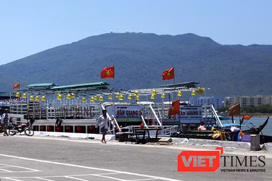 Từ ngày 1/11/2016, UBND TP Đà Nẵng cấp phép mới đối với tàu du lịch có sức chở dưới 50 khách, riêng các tàu đã cấp phép để hoạt động sẽ được hoạt động đến hết ngày 31/12/2017.