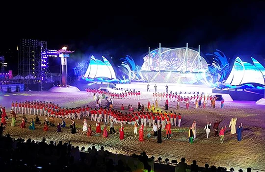 Sau 10 ngày tranh tài quyết liệt, tối ngày 3/10, Đại hội Thể thao bãi biển châu Á 2016 (ABG 5) chính thức khép lại sau Lễ bế mạc được tổ chức tại Công viên Biển Đông (Đà Nẵng)