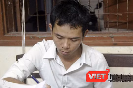 Đối tượng Nguyễn Văn Sỹ tại cơ quan công an