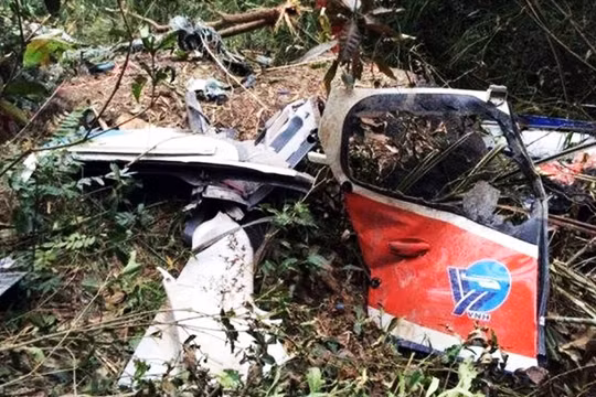 Bộ Quốc phòng vừa có văn bản đề nghị Thủ tướng Chính phủ quyết định công nhận liệt sĩ đối với 3 phi công tổ bay EC-130T2 bị tai nạn ở Bà Rịa-Vũng Tàu (ảnh hiện trường vụ tai nạn)