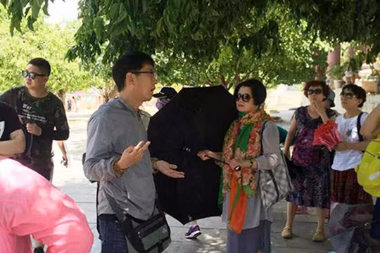 UBND TP Đà Nẵng vừa ra quyết định xử phạt vi phạm hành chính đối với 6 người Trung Quốc hành nghề trái phép ở Việt Nam