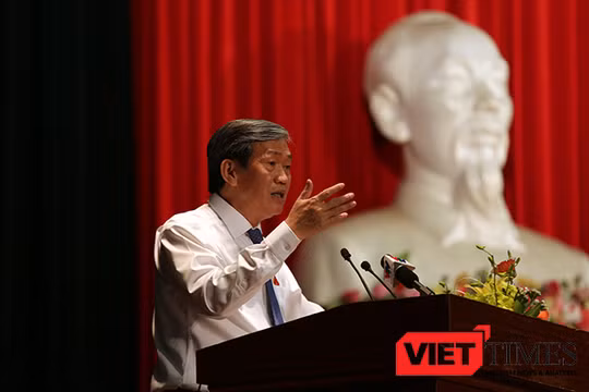 Ông Đinh Thế Huynh, Ủy viên Bộ Chính trị, Thường trực Ban Bí thư Trung ương Đảng, Đại biểu Quốc hội đơn vị TP Đà Nẵng trả lời ý kiến cử tri tại cuộc tiếp xúc