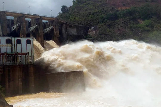Bộ Công Thương sẽ thực hiện xử lý vi phạm hành chính đối với Công ty Hồ Bốn (chủ đầu tư Thủy điện Hố Hô) trong lĩnh vực an toàn đập. Đồng thời cảnh báo nếu tái phạm sẽ xem xét thu hồi giấy phép hoạt động điện lực