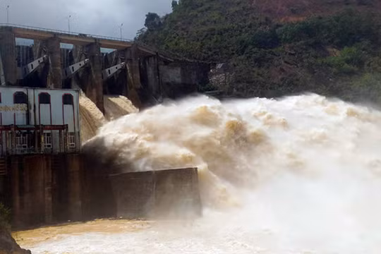 Bộ Công Thương sẽ thực hiện xử lý vi phạm hành chính đối với Công ty Hồ Bốn (chủ đầu tư Thủy điện Hố Hô) trong lĩnh vực an toàn đập. Đồng thời cảnh báo nếu tái phạm sẽ xem xét thu hồi giấy phép hoạt động điện lực