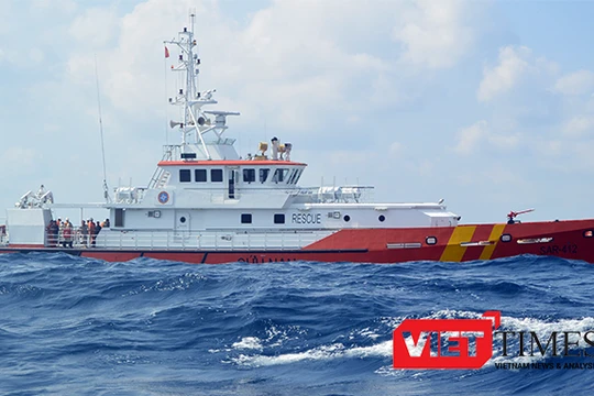 Tàu SAR 412 đang làm nhiệm vụ cứu nạn ngoài biển