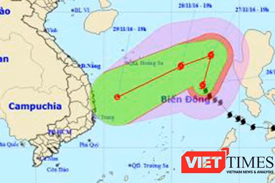 Sau khi chuyển hướng từ hướng bắc sang, bão Tokage trực hướng đổ bộ vào Nam Trung Bộ