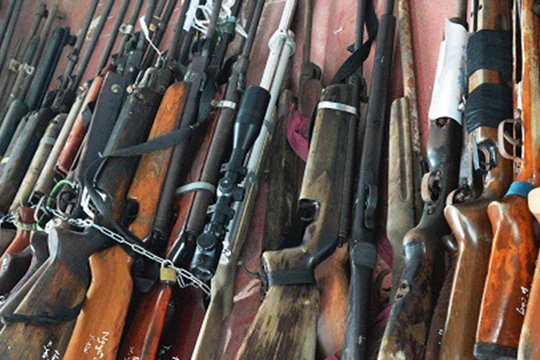 Vũ khí, vật liệu nổ, hung khí nguy hiểm được người dân giao nộp sau khi vận động