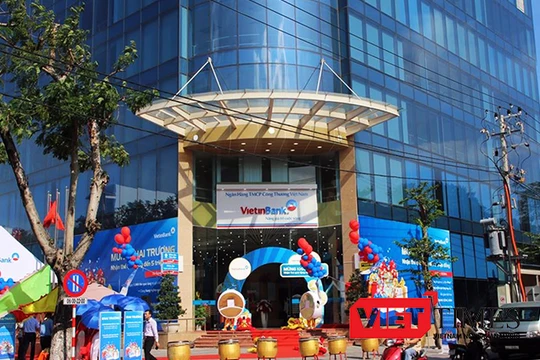 Sáng 5/10, Chi nhánh bán lẻ của Ngân hàng VietinBank tại Đà Nẵng mang tên VietinBank Sông Hàn chính thức đi vào hoạt động, nâng số lượng chi nhánh của ngân hàng này tại Đà Nẵng lên 4 chi nhánh.