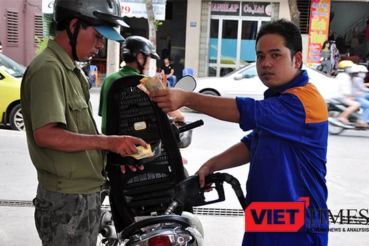 Xăng sẽ “gánh” 8.000 đồng/lít thuế bảo vệ môi trường?