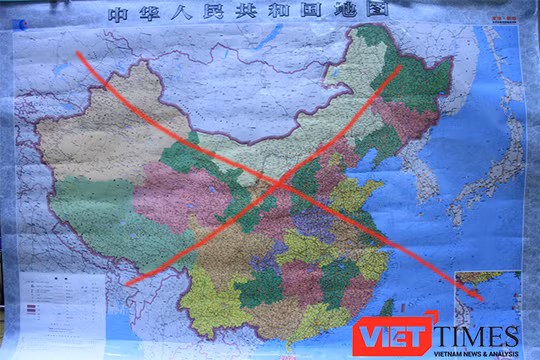 Một tấm bản đồ vi phạm chủ quyền biển Việt Nam khi không có 2 quần đảo Hoàng Sa và Trường Sa của Việt Nam do du khách Trung Quốc cố tình mang vào Đà Nẵng bị cơ quan chức năng phát hiện thu giữ