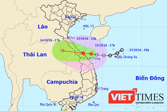 Áp thấp nhiệt đới đang tiến sát bờ biển Trung Trung bộ với sức gió giật mạnh nhất cấp 8-9, dự kiến sẽ đi vào bờ biển khu vực từ Đà Nẵng tới Quảng Trị trong đêm 13/10 rạng sáng 14/10.