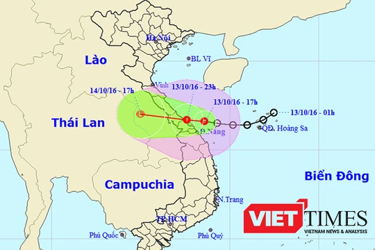 Áp thấp nhiệt đới đang tiến sát bờ biển Trung Trung bộ với sức gió giật mạnh nhất cấp 8-9, dự kiến sẽ đi vào bờ biển khu vực từ Đà Nẵng tới Quảng Trị trong đêm 13/10 rạng sáng 14/10.
