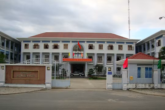 Văn phòng UBND TP Đà Nẵng cho biết, Chủ tịch UBND TP vừa ký quyết định phê duyệt tổng mặt bằng xây dựng trụ sở HĐND huyện Hòa Vang trên diện tích hơn 2.500m2