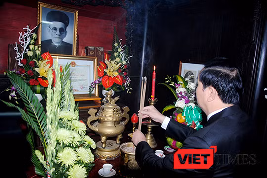 Sáng 1/10, tại TP Tam Kỳ (Quảng Nam), Bộ ngành Trung ương và tỉnh Quảng Nam đã tổ chức long trọng Lễ kỷ niệm 140 năm ngày sinh Quyền Chủ tịch nước Huỳnh Thúc Kháng (1/10/1876 - 1/10/2016).