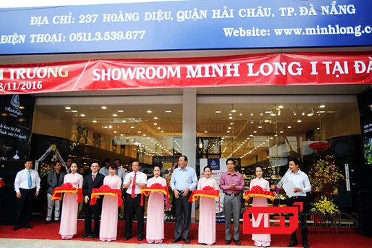 Sáng 28/11, showroom gốm sứ Minh Long I chính thức ra mắt tại địa chỉ 237 Hoàng Diệu, TP Đà Nẵng để đáp ứng nhu cầu của khách hàng.