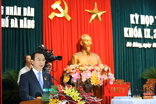 Bí thư Thành ủy, Chủ tịch HĐND TP Đà Nẵng Nguyễn Xuân Anh phát biểu tại kỳ họp thứu 2 HĐND TP Đà nẵng khóa IX