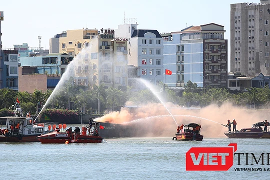 ​Sáng 26/7, Buổi diễn tập thực binh ứng phó cứu nạn, giảm nhẹ thiên tai trong khuôn chường tringh Đối tác Thái Bình Dương 2016 đã diễn ra tại Cảng Sông Hàn 