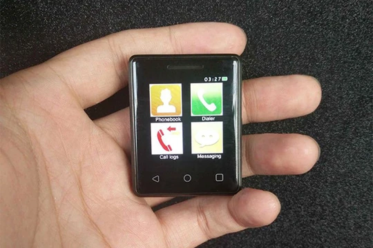 Chiếc smartphone nhỏ nhất thế giới có khả năng kết nối với nhiều thiết bị di động khác để trở thành phụ kiện điện thoại.
