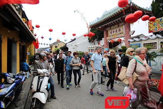 Việc can nhiễu sóng truyền thanh tiếng nước ngoài tại một số loa phát thanh không dây ởi Hội An là do chèn sóng đối ngoại (VOV 5) của Đài Tiếng nói Việt Nam.