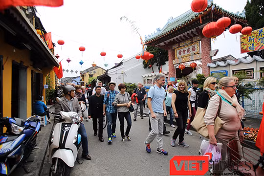 Quảng Nam lên kế hoạch siết hướng dẫn viên Trung Quốc 'chui' ở Hội An