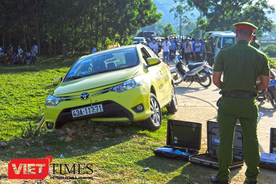 Lực lượng cảnh sát điều tra đang khám nghiệm hiện trường vụ án