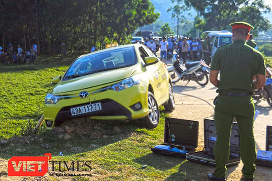 Lực lượng cảnh sát điều tra đang khám nghiệm hiện trường vụ án