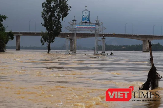 Lũ đe dọa miền Trung, Bắc Trung Bộ tiếp tục thiệt hại, Quảng Bình lại là "rốn lũ" (ảnh: Quang Vinh)