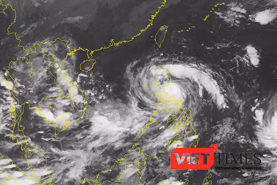Trong 24 giờ tới, bão di chuyển theo hướng tây tây bắc, mỗi giờ đi được khoảng 20-25 km. 