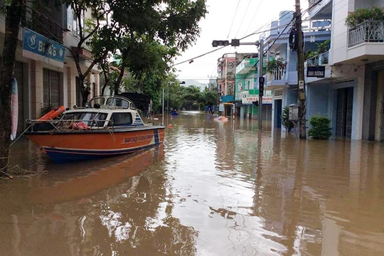 Lũ gây thiệt hại nặng nề, Phú Yên đề nghị cấp 1.100 tấn gạo cứu đói