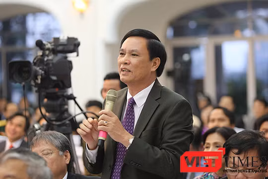 ông Trần Văn Miên, Phó Chủ tịch UBND TP Đà Nẵng trả lời chất vấn của Chủ tịch HĐND TP Đà Nẵng Nguyễn Xuân Anh