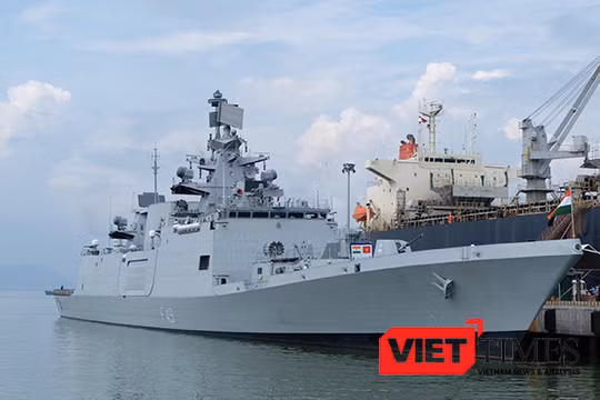 Tàu quân sự Ấn Độ cập cảng Tiên Sa (Đà Nẵng)