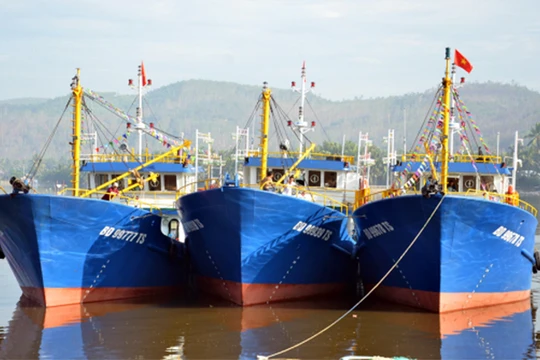 Tàu cá vỏ thép BĐ 99939 TS, một trong 3 chiếc tàu cá vỏ thép đầu tiên của ngư dân Bình Định đã bị sóng đánh đắm ngoài khơi sau gần 2 tháng bàn giao