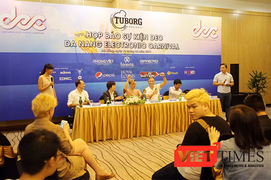 Tối 10/6, tại Đà Nẵng, Công ty Phong Việt Event & Entertainment phối hợp với Connected gency và Foresta tổ chức họp báo công bố đêm nhạc Danang Electronic Carnival (DEC) lần đầu tiên tổ chức tạo Đà Nẵng.