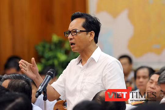  ông Nguyễn Tiến Thọ, Cục trưởng Cục Hải quan TP Đà Nẵng trình bày tại Hội nghị Thành ủy Đà Nẵng mở rộng lần thứ 5