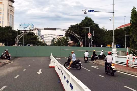 Nút giao giao thông Trần Phú-Lê Duẩn bị chặn mà không báo trước