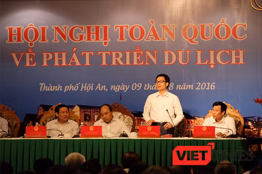 Sáng 9/8, tại Hội An, Thủ tướng Chính phủ Nguyễn Xuân Phúc chủ trì Hội nghị toàn quốc về phát triển du lịch với sự tham dự của lãnh đạo các bộ ngành trung ường và các địa phương nhằm tìm hướng phát triển du lịch trong giai đoạn mới.