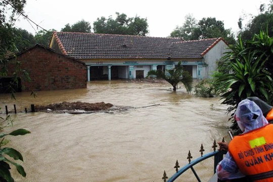 Trước diễn biến thất thường, các tỉnh miền Trung đang đối mặt với nguy cơ lũ chồng lũ (ảnh Tiến Sỹ)