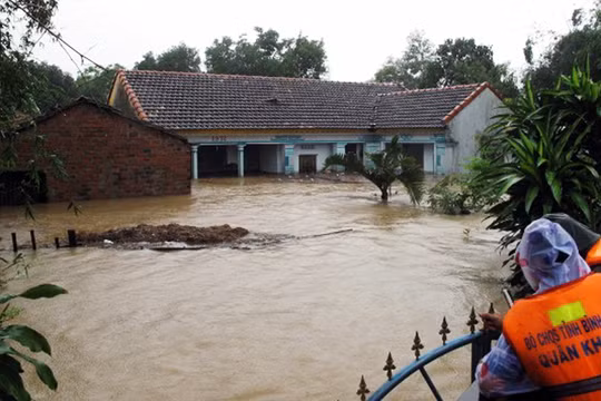 Trước diễn biến thất thường, các tỉnh miền Trung đang đối mặt với nguy cơ lũ chồng lũ (ảnh Tiến Sỹ)