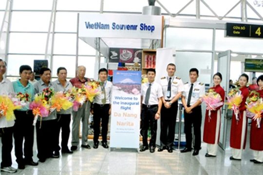 TP Đà Nẵng đã mở 24 đường bay trực tiếp đến Đà Nẵng. Trong đó có đường bay Đà Nẵng-Narita (Nhật Bản) và dự kiến đầu năm 2017 hai bên sẽ triển khai đường bay trực tiếp Đà Nẵng-Osaka