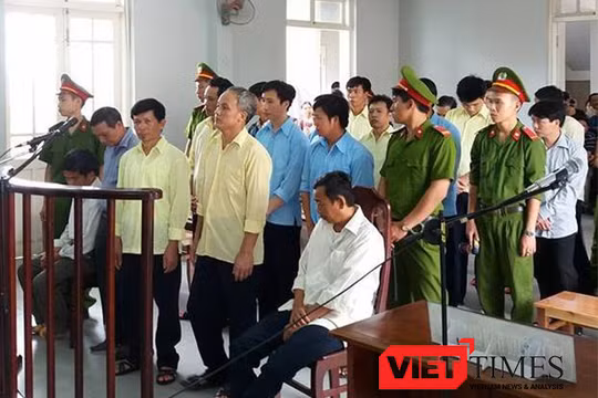 Sau hai ngày đưa ra xét xử công khai vụ phá rừng đặc dụng Bà Nà-Núi Chúa, TAND huyện Hoà Vang đã tuyên trả hồ sơ điều tra lại vì có dấu hiệu bỏ lọt tội phạm.