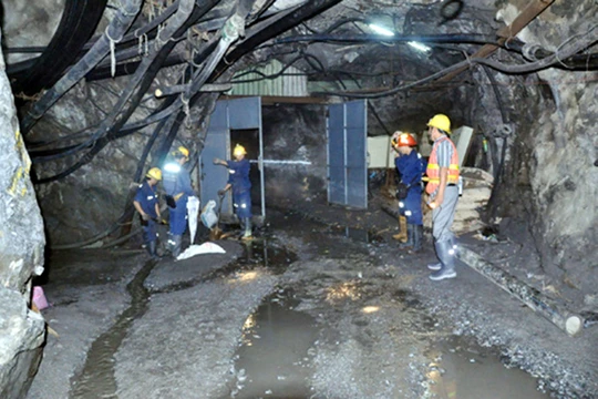 Bất chấp giấy phép hoạt động đã hết hạn, Công ty vàng Bồng Miêu vẫn “xé rào” khai thác vàng