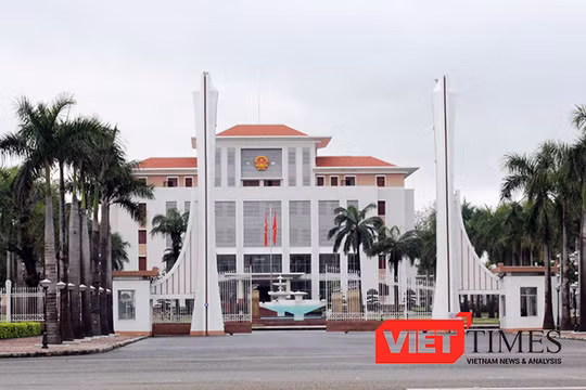 VietTimes -- Ngày 11/10, Tỉnh ủy Quảng Nam vừa công bố Quyết định công bố "đường dây nóng" tiếp nhận thông tin về công tác nội chính và phòng chống tham nhũng trên địa bàn tỉnh.