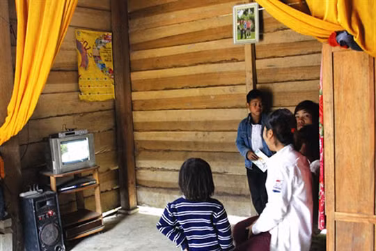 Bộ TT&TT đang triển khai hỗ trợ đầu thu truyền hình cho các hộ nghèo, cận nghèo tại 12 tỉnh